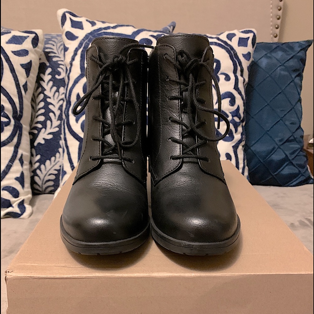 Clarks NWOT Leather Ankle Booties